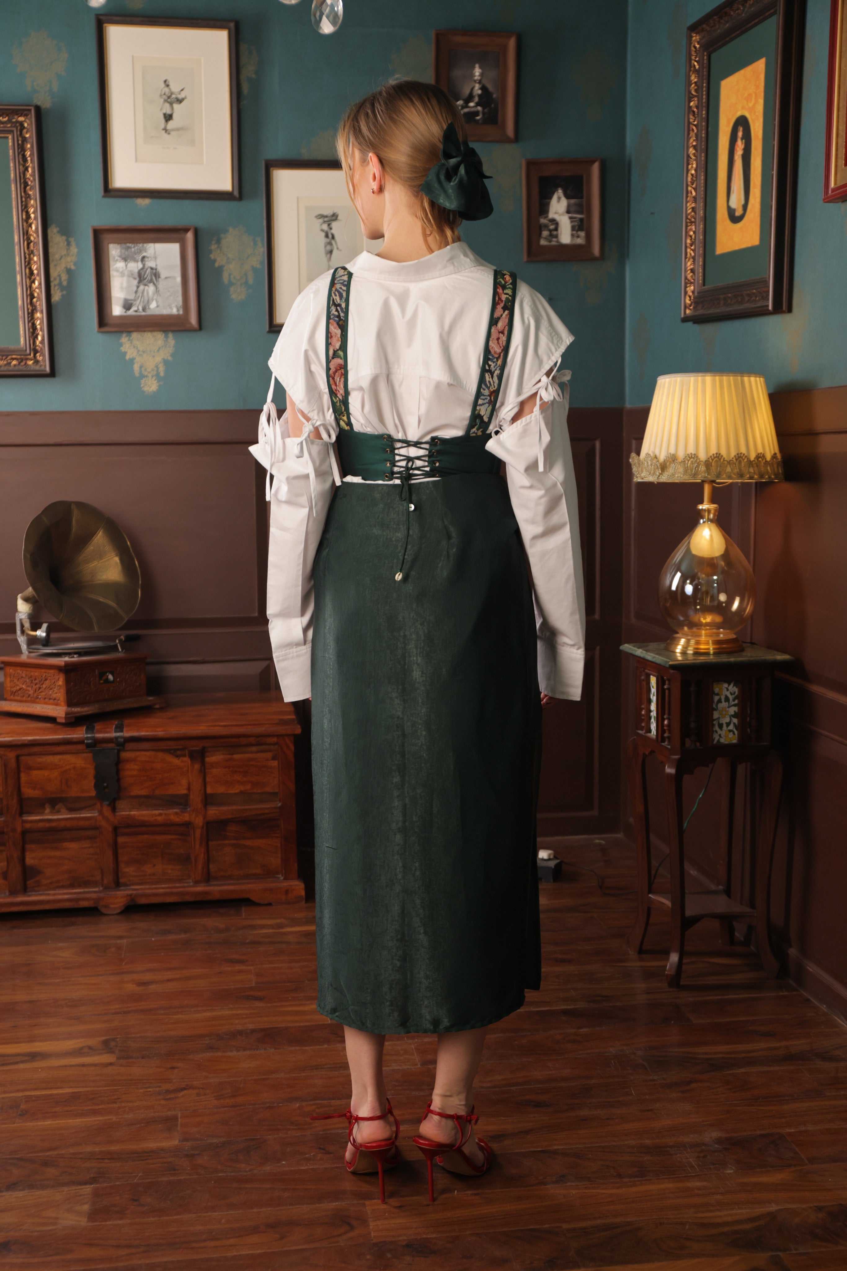 EMERALD POISE SKIRT SET