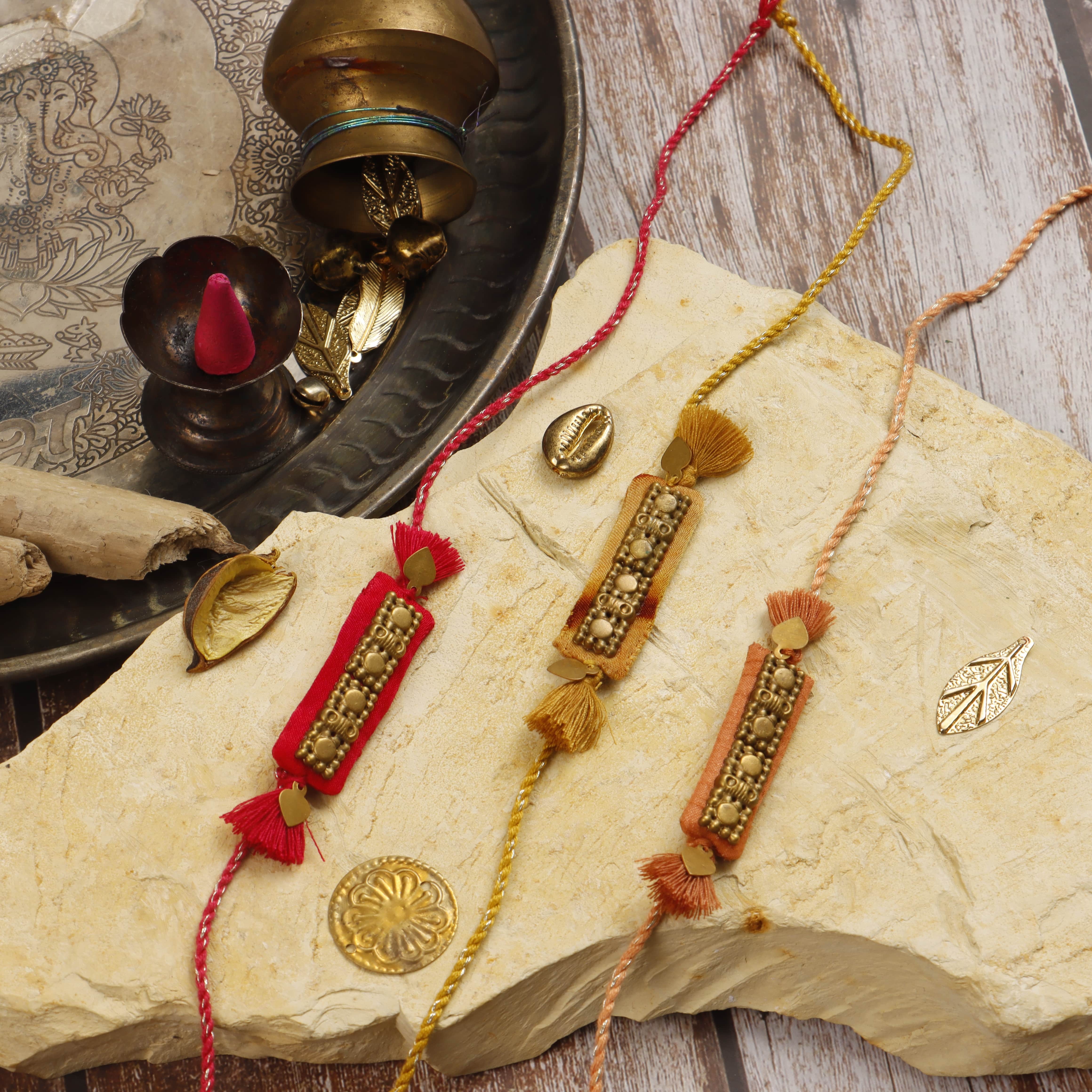 MEDALLION - REGAL RECTANGULAR RAKHI
